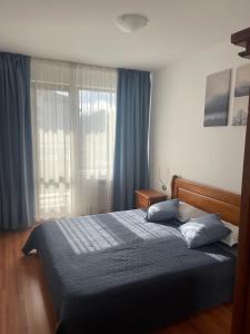 Ένα ή περισσότερα κρεβάτια σε δωμάτιο στο Apartment in Belvedere Club G205