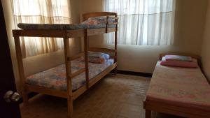 Postel nebo postele na pokoji v ubytování Sanctuary Transient House Bacolod