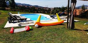A piscina localizada em Quinta de Carvalhal - Casa de Campo ou nos arredores
