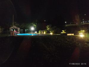 A piscina localizada em Quinta de Carvalhal - Casa de Campo ou nos arredores