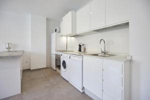 Kuchnia lub aneks kuchenny w obiekcie Medano Suites II