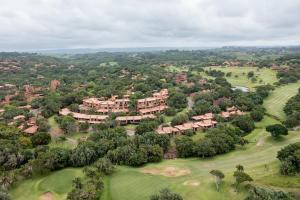 eine Luftansicht eines Resorts in der Unterkunft San Lameer Villa 1933 - 2 Bedroom Classic - 4 pax - San Lameer Rental Agency in Southbroom