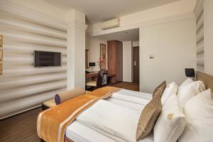 Grand Hotel Glorius Makó 6900 Makó, Csanád Vezér tér 2. kép - 2