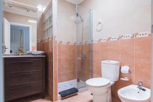 Kúpeľňa v ubytovaní Home2Book Cozy Sea Views Punta Sardina Lighthouse + 31 fotografií