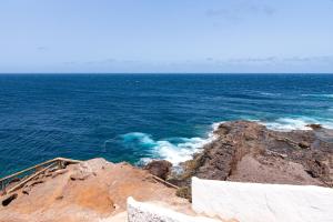 Galeriebild der Unterkunft Home2Book Cozy Sea Views Punta Sardina Lighthouse in Gáldar