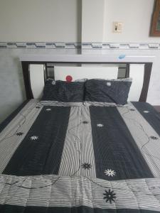 Cama o camas de una habitación en NHÀ NGHỈ BẾN TÀU