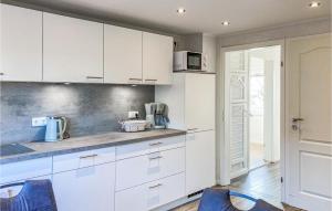 Köök või kööginurk majutusasutuses Nice Home In Niebll With Kitchen