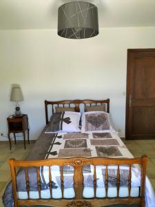 Ένα ή περισσότερα κρεβάτια σε δωμάτιο στο Maison Provençale Spa Sauna Piscine +43 φωτογραφίες