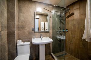 Ένα μπάνιο στο Elysium Gallery Hotel