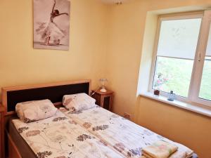 Postel nebo postele na pokoji v ubytování Nida Amber