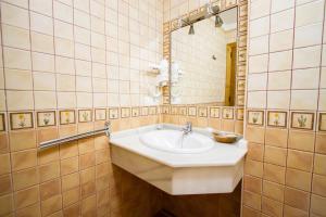 a bathroom with a sink and a mirror at Apartamentos Turisticos Trajano in Bolonia