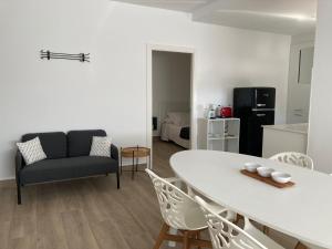 a living room with a table and a couch at Zona5 Apartamentos Turísticos in El Vendrell