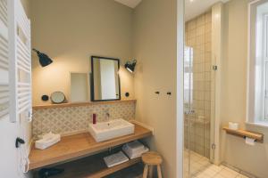 Koupelna v ubytování Hotel Strandleben + 31 fotografií