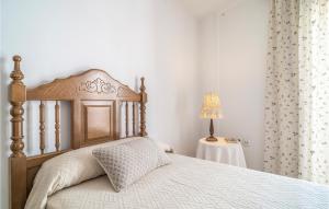 A bed or beds in a room at Stunning Home In Gaucin With Wifi