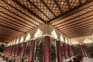 Un restaurante o sitio para comer en The Chedi Katara Hotel & Resort