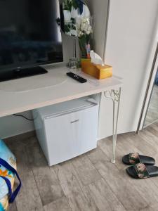 TV a/nebo společenská místnost v ubytování Cozy room with a beautiful garden view + 37 fotografií