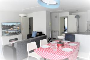 a living room with a table with a red and white table cloth at Logement familial tout équipé (1 station de Paris) in Saint-Denis