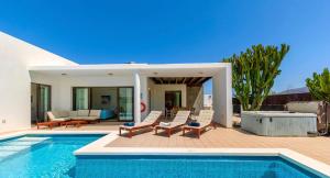 a villa with a swimming pool and a patio at Jacks Place Villa PlayaBlanca Pool Spa in Playa Blanca