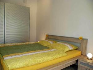 Łóżko lub łóżka w pokoju w obiekcie Ferienwohnung am Bienenfeld