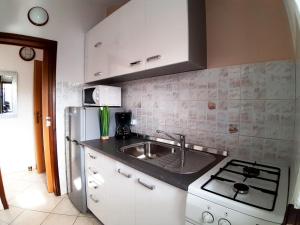 Kuchyň nebo kuchyňský kout v ubytování Apartments with parking spaces Porec - 2285
