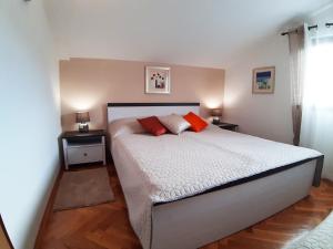 Postel nebo postele na pokoji v ubytování Apartments with parking spaces Porec - 2285