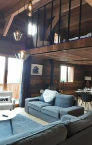 Chalet avec jacuzzi - 150 m des remontées的休息区