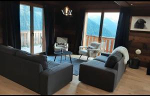 Chalet avec jacuzzi - 150 m des remontées的休息区