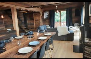 Chalet avec jacuzzi - 150 m des remontées的休息区