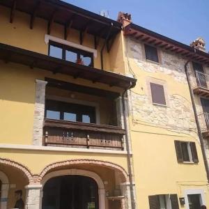 The building in which Az apartmant is located