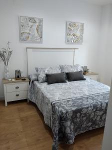A bed or beds in a room at APARTAMENTO EL LLANO