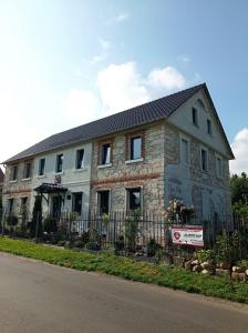 Budova, v ktorej sa farma nachádza