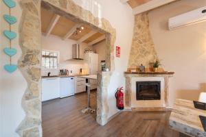 Η κουζίνα ή μικρή κουζίνα στο Finca Son Colom -Finca Sun Club Home-