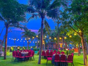 Zahrada ubytování Long Hải Channel Beach Resort + 37 fotografií