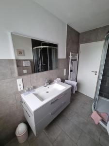 Postel nebo postele na pokoji v ubytování Ferienwohnung bei Natie
