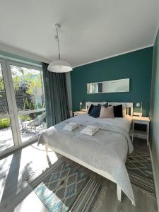 Posteľ alebo postele v izbe v ubytovaní Apartamenty Olimpijska 1B & 1T