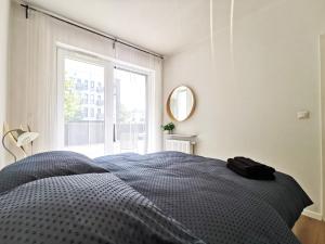 Łóżko lub łóżka w pokoju w obiekcie Matejki Apartment ~ Self Check-In 24 ~ Parking