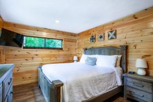 Voodi või voodid majutusasutuse Serenity View- FirePit, Game Room, Community Pools toas +78 fotot