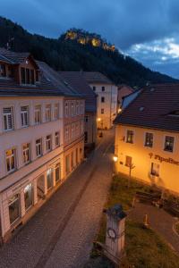 a view of a street in a town at night at Ferienwohnung Festungsblick Königstein in Königstein an der Elbe