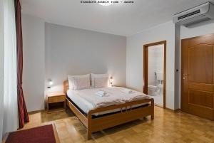 Hotel Dvorec客房内的一张或多张床位