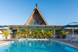 a view of the pool at the resort at Maui Beach Hotel in Kahului
