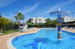 The swimming pool at or close to Aparthotel Vibra Bay