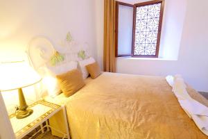 Postel nebo postele na pokoji v ubytování Riad Hôtel Essaouira