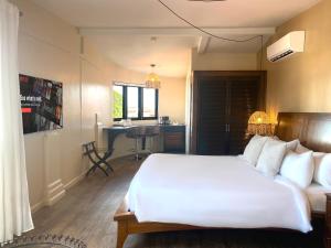 Uma TV ou centro de entretenimento em Magnolia Inn