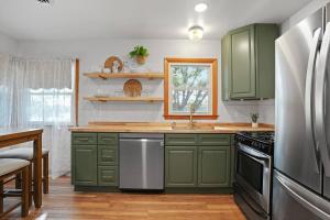 Køkken eller tekøkken på The Beverly on Buena Lake