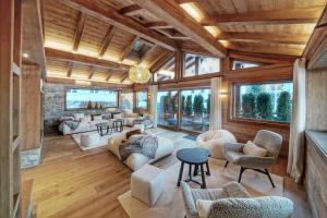 Część wypoczynkowa w obiekcie Chalet Whymper avec piscine 150m téléphérique (neuf 2021)