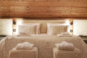 Łóżko lub łóżka w pokoju w obiekcie Chalet Whymper avec piscine 150m téléphérique (neuf 2021)