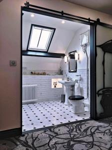 a bathroom with a toilet and a sink at VALLÉE 1900 in Torfou