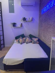Ein Bett oder Betten in einem Zimmer der Unterkunft Calle Amparo 86 Lujoso Dúplex con Jacuzzi en Lavapies especial parejas