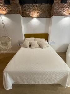 Ein Bett oder Betten in einem Zimmer der Unterkunft Calle Amparo 86 Lujoso Dúplex con Jacuzzi en Lavapies especial parejas