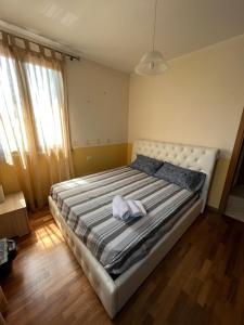 A bed or beds in a room at ORIO Bergamo 24h AIRPORT TOP APPARTMENT VICINO ALL'AEROPORTO